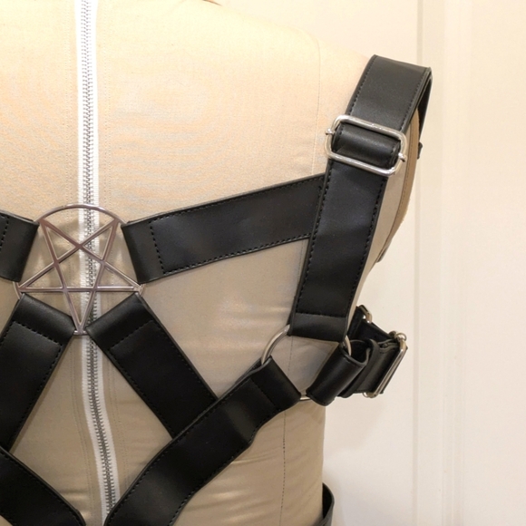 EUC Killstar L/XL Men's Age of Darkness Faux Leather Pentagram Buckle Harness - Picture 6 of 10